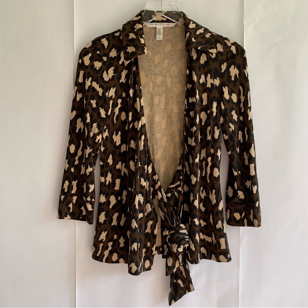DVF Diane Von Furstenberg Jill Wrap Silk top in Leopard Print - Picture 3 of 11
